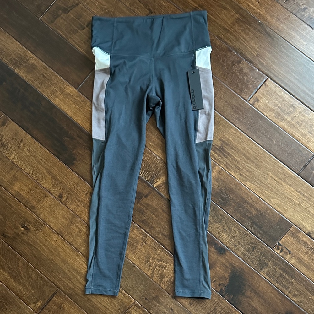 NWT Mono B Charcoal and White Active Leggings